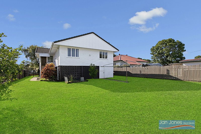 37 Weaber Street, Clontarf QLD 4019