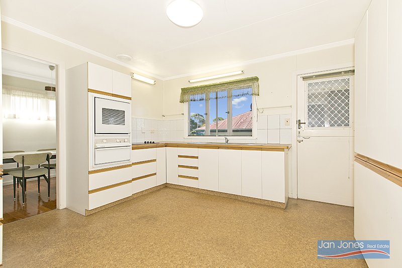 Photo - 37 Weaber Street, Clontarf QLD 4019 - Image 8