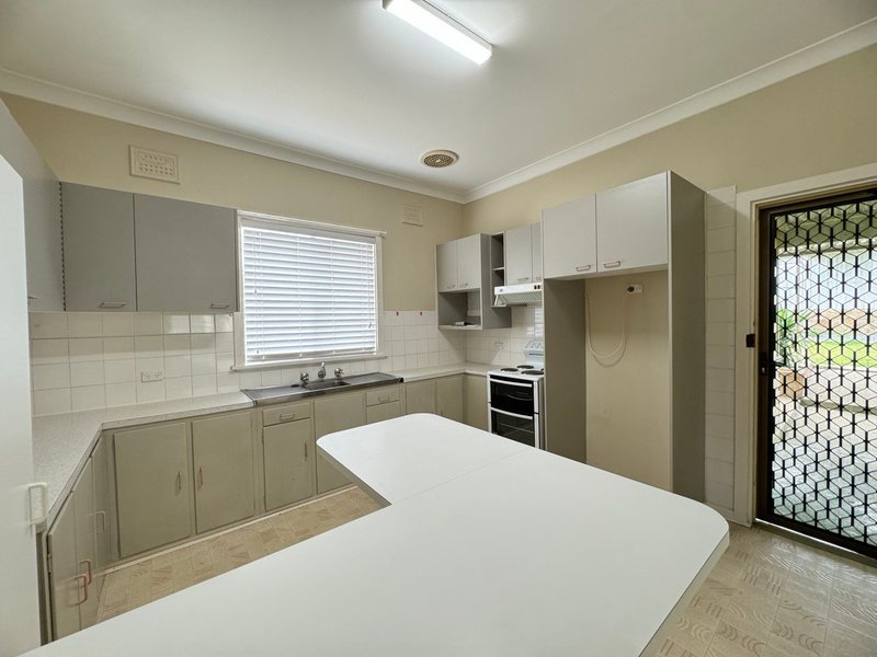 Photo - 37 Woodward Street, Parkes NSW 2870 - Image 3