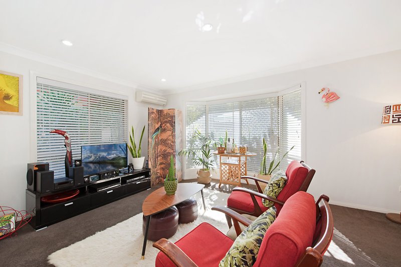 Photo - 37 Wyncroft Street, Holland Park QLD 4121 - Image 3