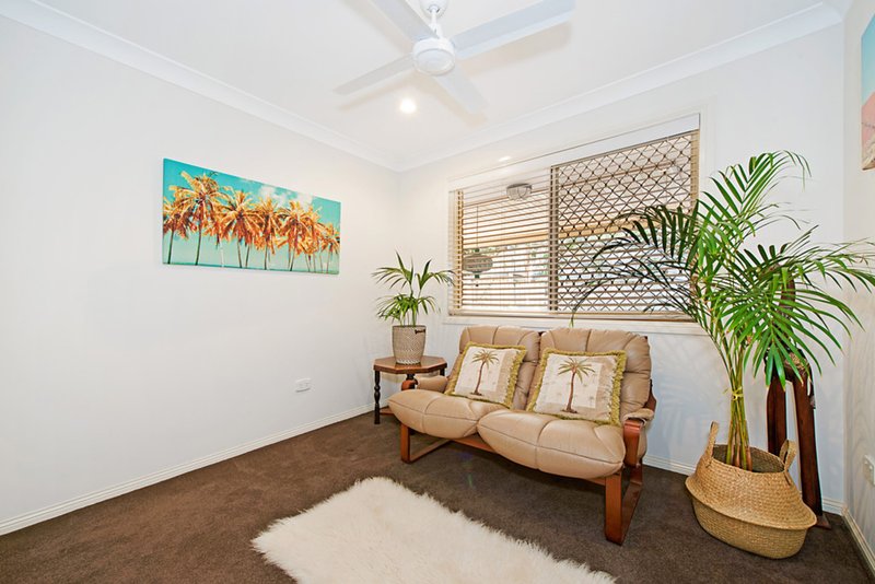 Photo - 37 Wyncroft Street, Holland Park QLD 4121 - Image 8