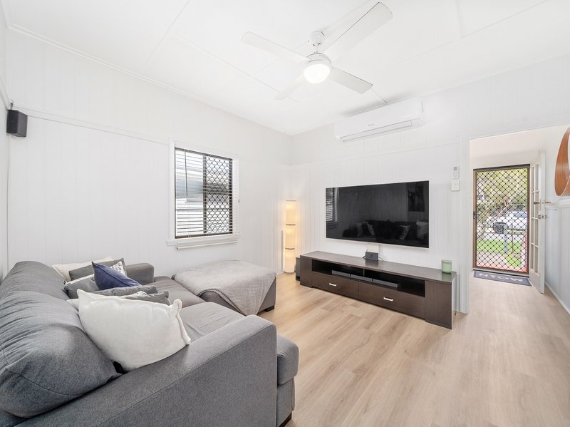 Photo - 37 Yacht Street, Clontarf QLD 4019 - Image 4