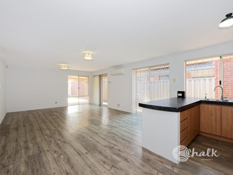 Photo - 37 Zaragoza Drive, Port Kennedy WA 6172 - Image 2
