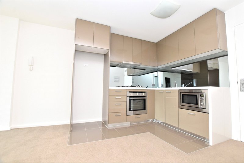 Photo - 3702/241 City Road, Southbank VIC 3006 - Image 3