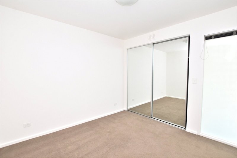 Photo - 3702/241 City Road, Southbank VIC 3006 - Image 6