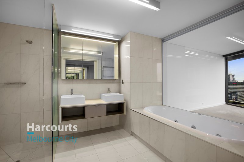 Photo - 3703/90 Lorimer Street, Docklands VIC 3008 - Image 5