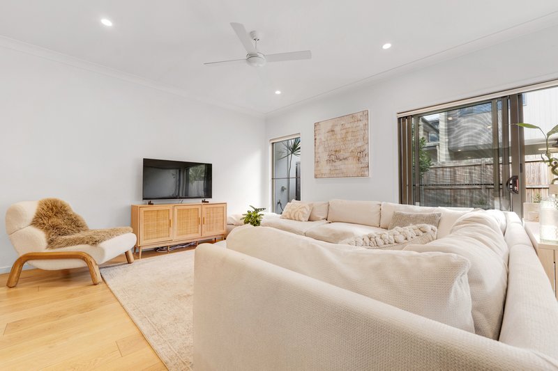Photo - 37/1 Lyra Avenue, Hope Island QLD 4212 - Image 6