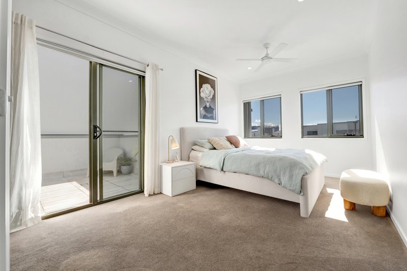 Photo - 37/1 Lyra Avenue, Hope Island QLD 4212 - Image 13