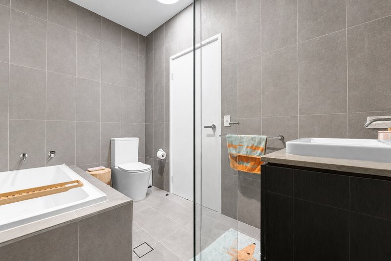 Photo - 37/1 Lyra Avenue, Hope Island QLD 4212 - Image 19