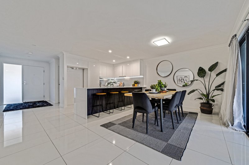 Photo - 37/105-109 Barbaralla Drive, Springwood QLD 4127 - Image 2