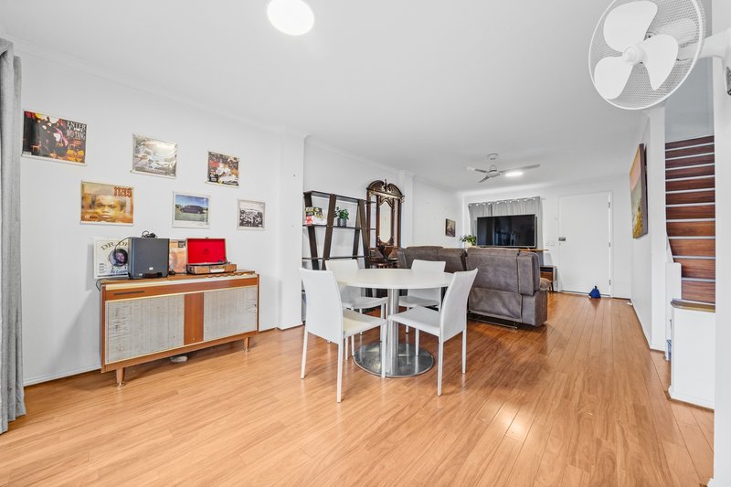Photo - 3/72 Castile Crescent, Edens Landing QLD 4207 - Image 3