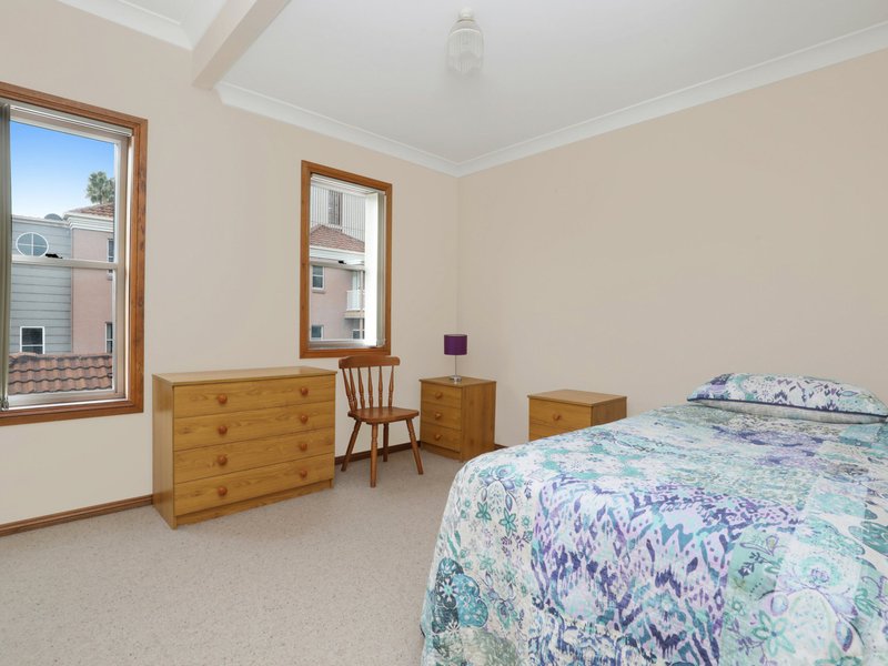 Photo - 3/74-78 Gipps Street, Wollongong NSW 2500 - Image 7