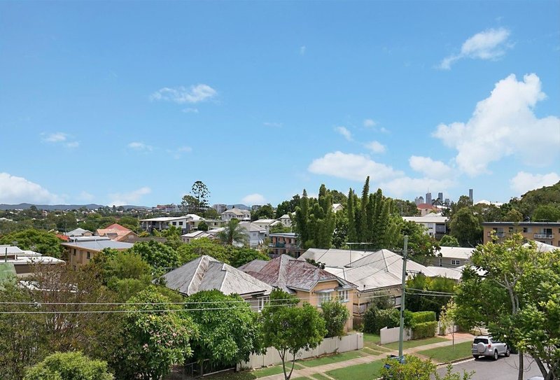 Photo - 3/74 Henry Street, Greenslopes QLD 4120 - Image 5