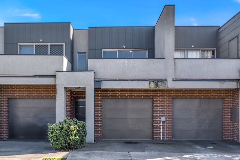 Photo - 37/64 Escapade Boulevard, Craigieburn VIC 3064 - Image 2