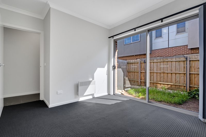 Photo - 37/64 Escapade Boulevard, Craigieburn VIC 3064 - Image 9