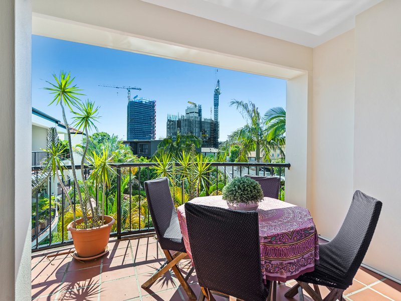 Photo - 37/7-13 Barranbali Street, Surfers Paradise QLD 4217 - Image 7