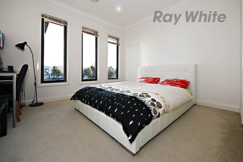 Photo - 377 Boardwalk Boulevard, Point Cook VIC 3030 - Image 18