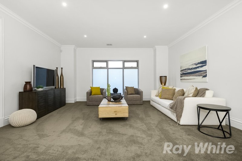 Photo - 378 Highbury Road, Mount Waverley VIC 3149 - Image 8