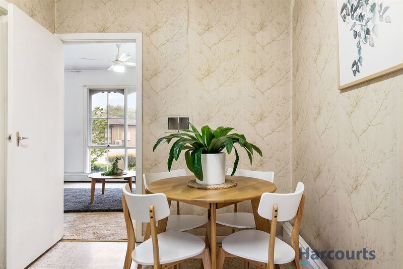 Photo - 3/79 Avonhurst Drive, Glen Waverley VIC 3150 - Image 4