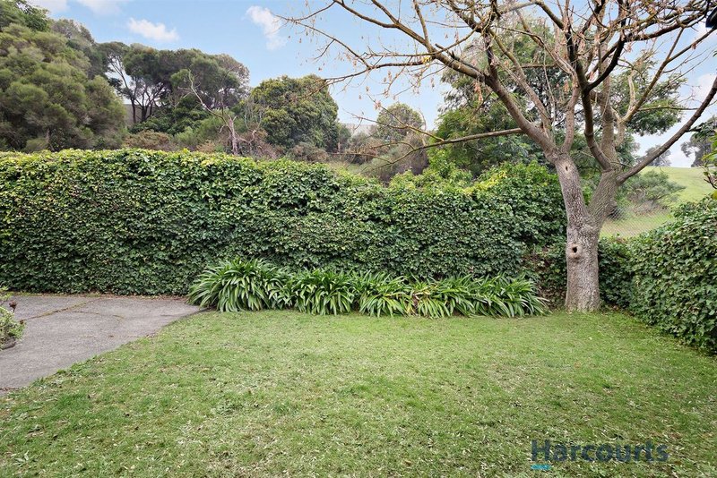 Photo - 3/79 Avonhurst Drive, Glen Waverley VIC 3150 - Image 8