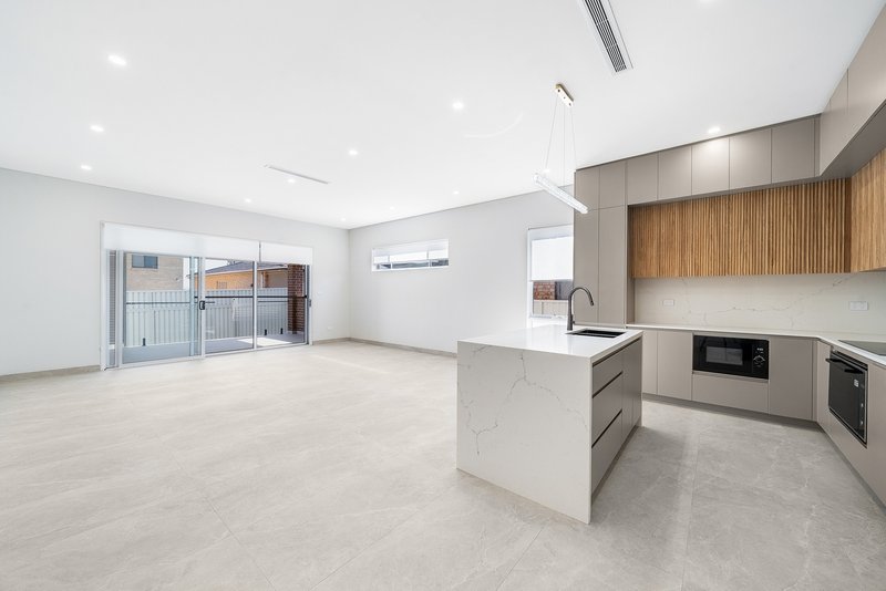 Photo - 37B Dawson Street, Fairfield Heights NSW 2165 - Image 4