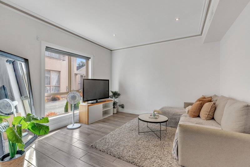 Photo - 3/8-10 Coop Street, Werribee VIC 3030 - Image 5