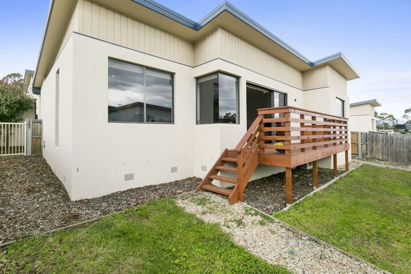 Photo - 3/8-10 Lomandra Drive, Blackmans Bay TAS 7052 - Image 2