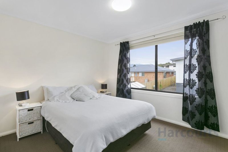 Photo - 3/8-10 Lomandra Drive, Blackmans Bay TAS 7052 - Image 5