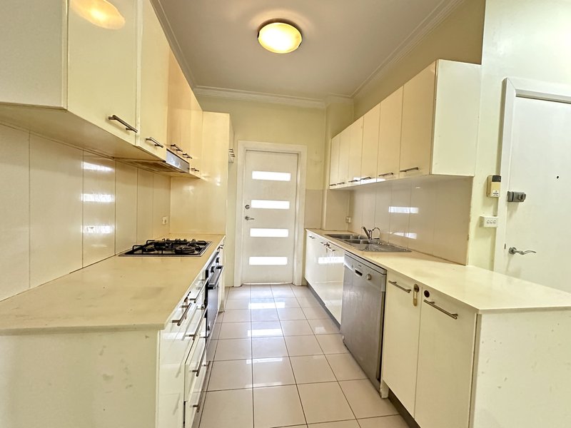 Photo - 3/8-10 Lydbrook Street, Westmead NSW 2145 - Image 4