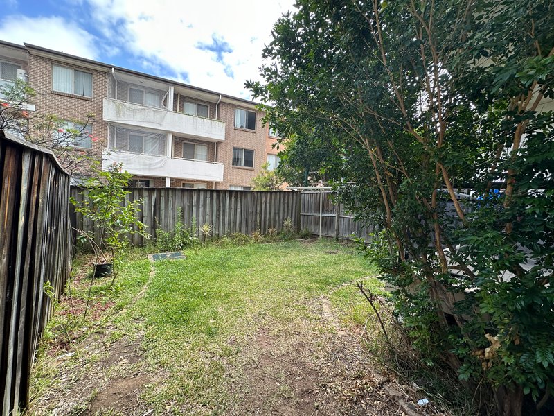 Photo - 3/8-10 Lydbrook Street, Westmead NSW 2145 - Image 6