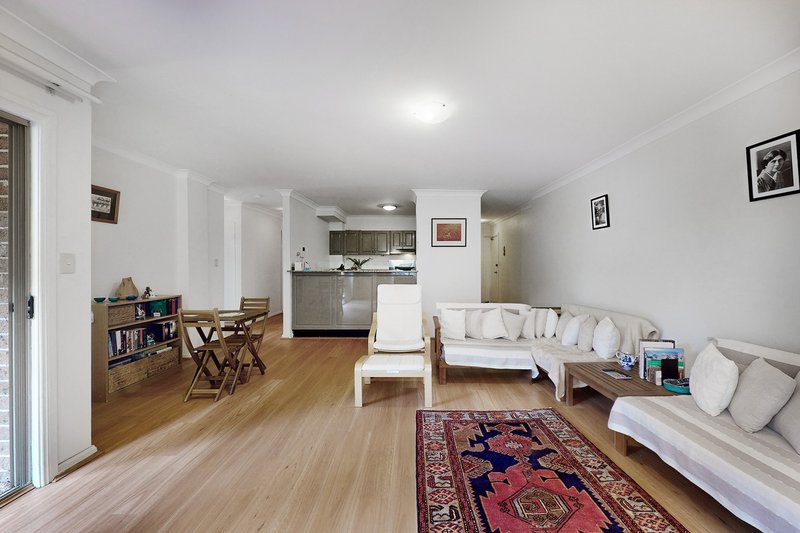 Photo - 3/8-10 Mowle Street, Westmead NSW 2145 - Image 2