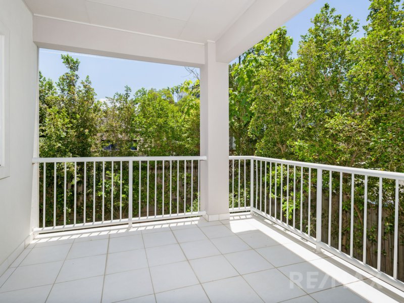 Photo - 3/8 Alexandrina Dr , Varsity Lakes QLD 4227 - Image 5