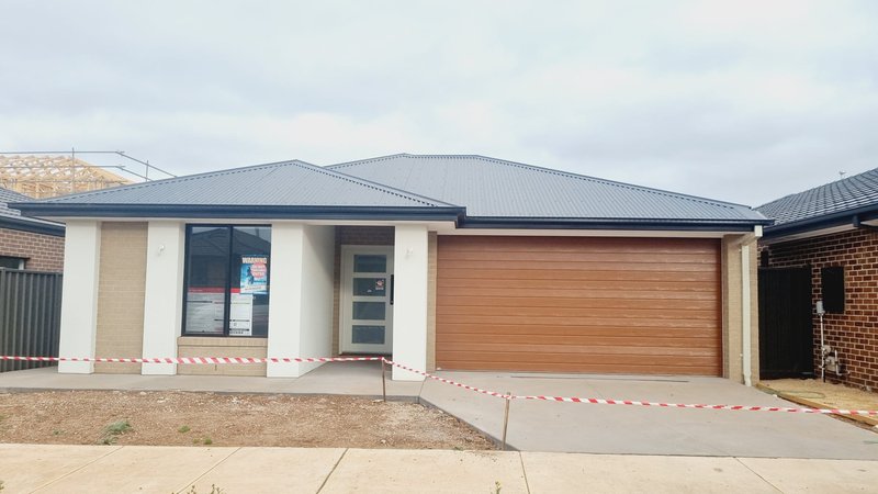 Photo - 38 Amukta Road, Truganina VIC 3029 - Image 2