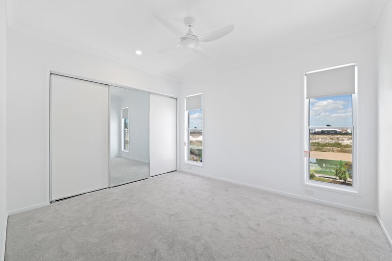 Photo - 38 Anglesea Crescent, Nirimba QLD 4551 - Image 3