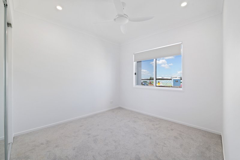 Photo - 38 Anglesea Crescent, Nirimba QLD 4551 - Image 6