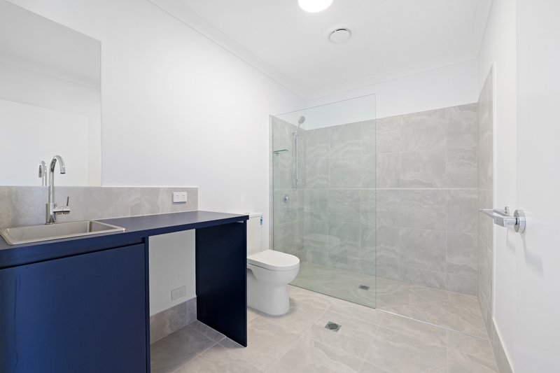 Photo - 38 Anglesea Crescent, Nirimba QLD 4551 - Image 7