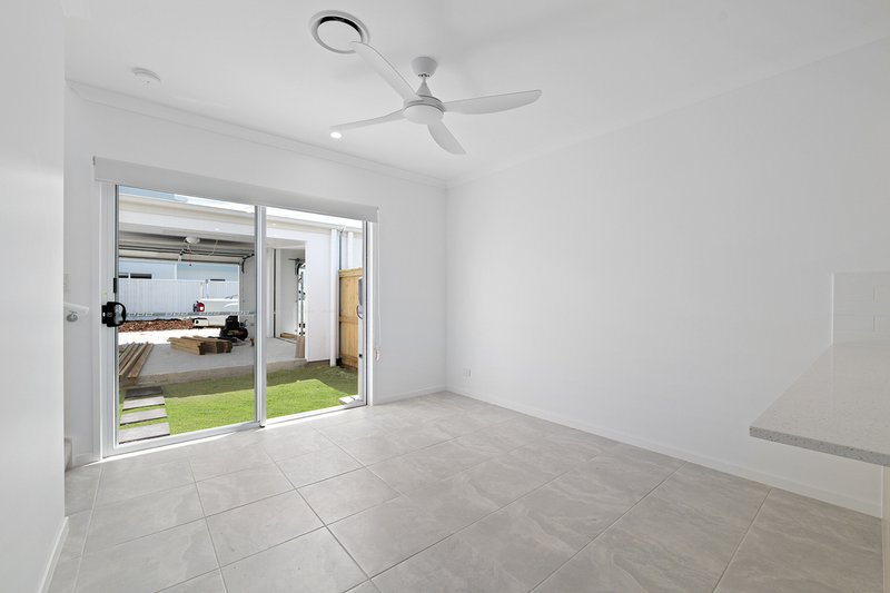 Photo - 38 Anglesea Crescent, Nirimba QLD 4551 - Image 8
