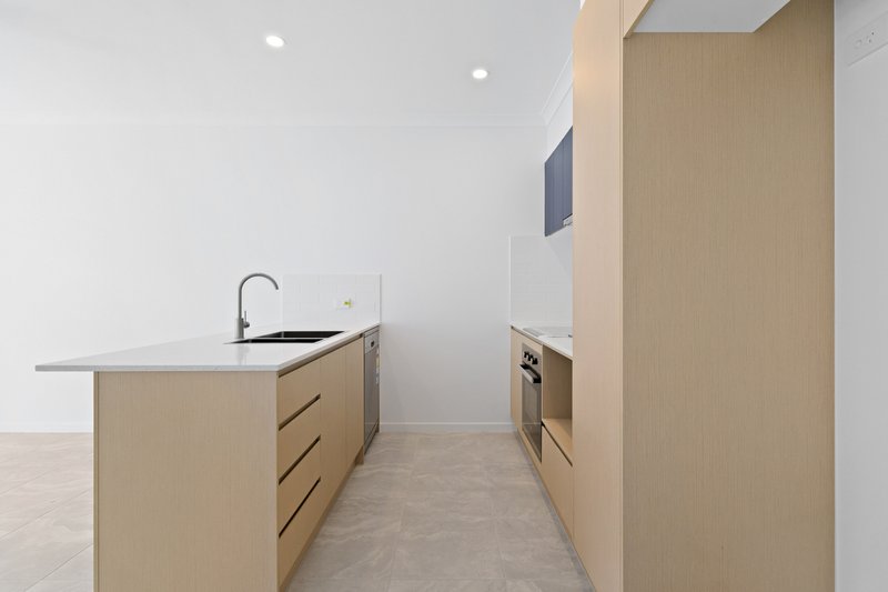 Photo - 38 Anglesea Crescent, Nirimba QLD 4551 - Image 9