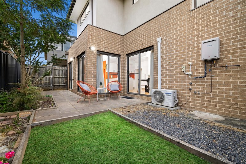 Photo - 38 Angus Drive, Glen Waverley VIC 3150 - Image 13