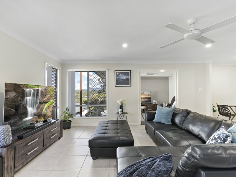 Photo - 38 Annabelle Crescent, Upper Coomera QLD 4209 - Image 5