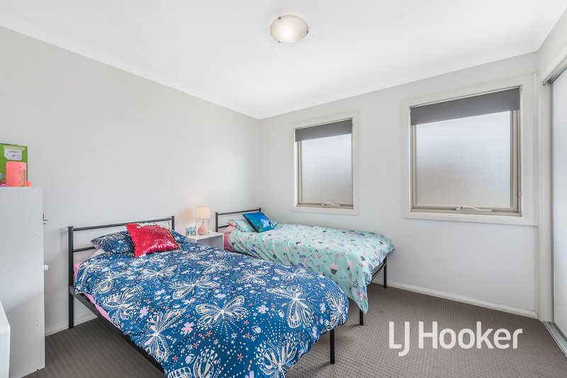 Photo - 38 Annecy Lane, Pakenham VIC 3810 - Image 9