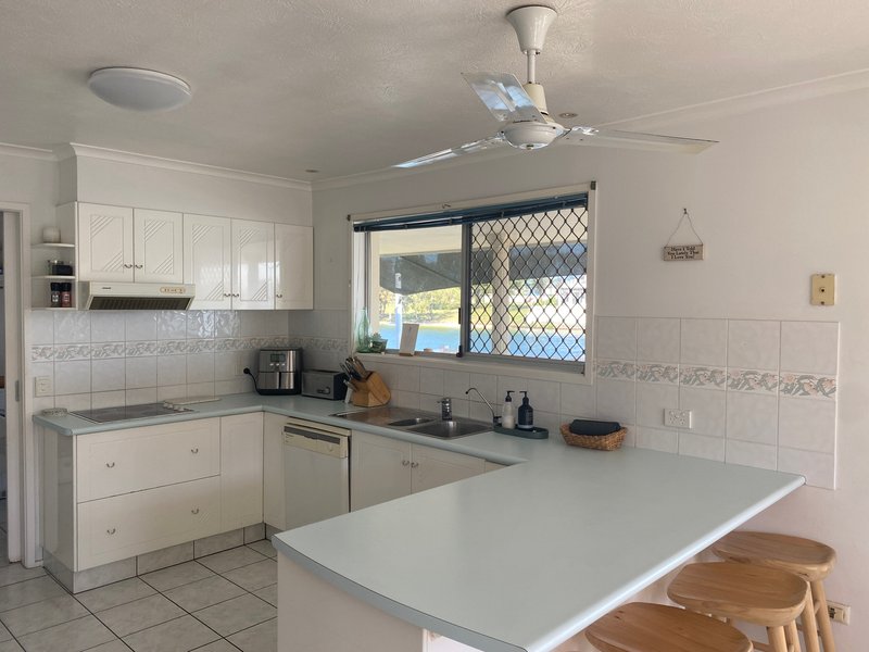 Photo - 38 Arcadia Drive, Mermaid Waters QLD 4218 - Image 5
