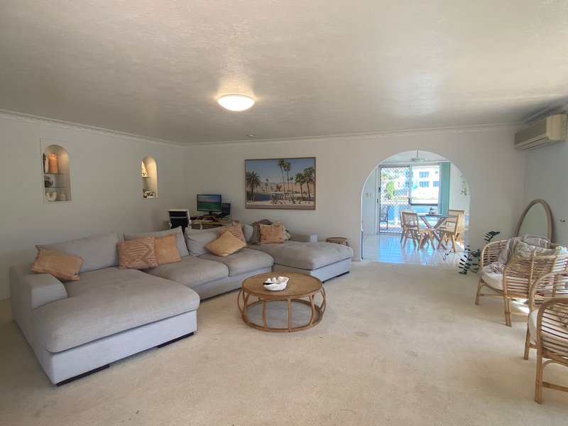 Photo - 38 Arcadia Drive, Mermaid Waters QLD 4218 - Image 6