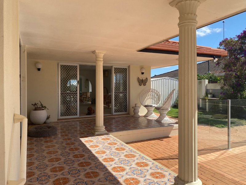 Photo - 38 Arcadia Drive, Mermaid Waters QLD 4218 - Image 13