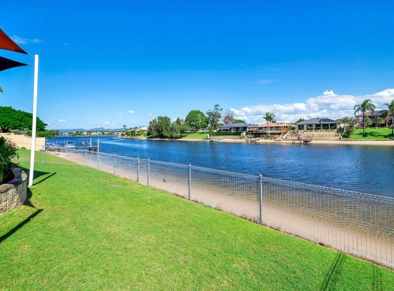 Photo - 38 Arcadia Drive, Mermaid Waters QLD 4218 - Image 14