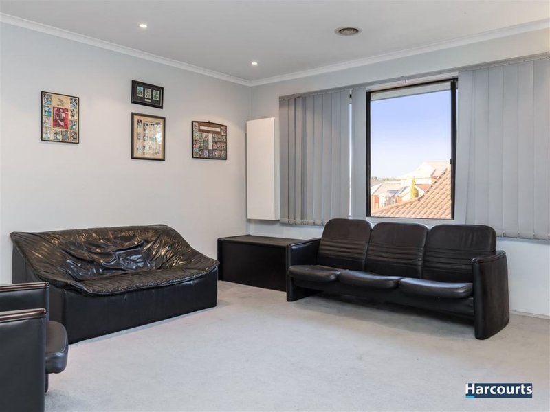 Photo - 38 Armstrong Drive, Rowville VIC 3178 - Image 6