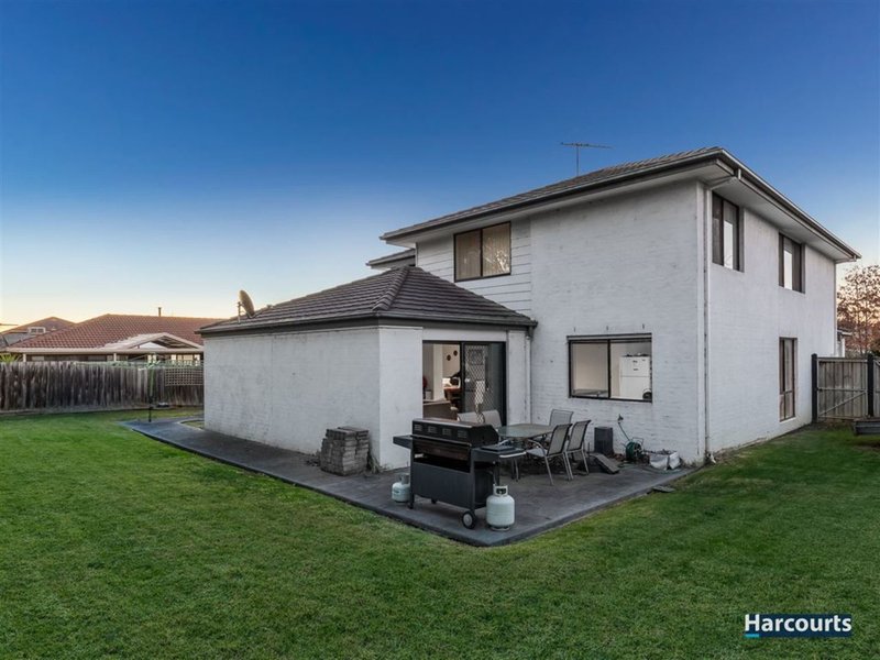 Photo - 38 Armstrong Drive, Rowville VIC 3178 - Image 9