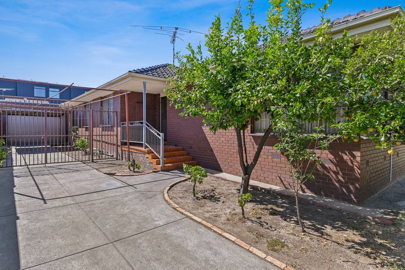 Photo - 38 Ashley Street, Reservoir VIC 3073 - Image 2