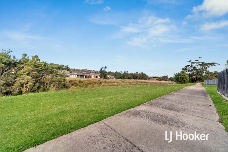 Photo - 38 Ayesha Rise, Pakenham VIC 3810 - Image 11