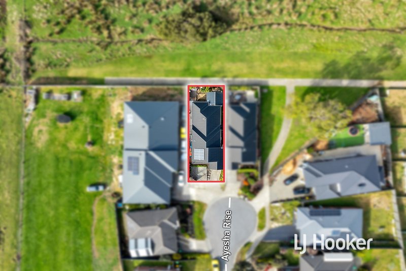 Photo - 38 Ayesha Rise, Pakenham VIC 3810 - Image 14